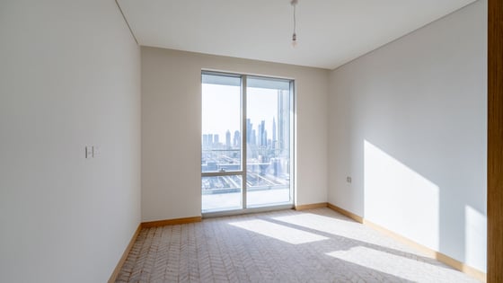 Skyline Luxury | Fully Furnished | Prime Location, picture 8