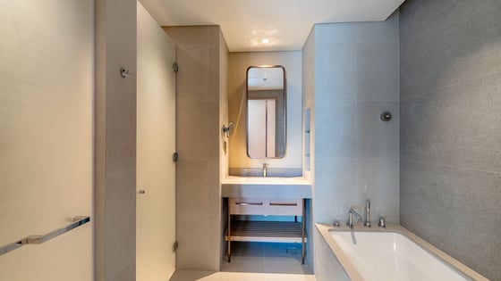 Skyline Luxury | Fully Furnished | Prime Location, picture 13