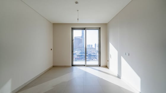 Skyline Luxury | Fully Furnished | Prime Location, picture 7