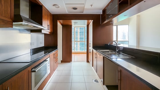 Skyline Sanctuary | Luxurious 3-Bedroom Apartment | Exceptional Amenities, picture 5