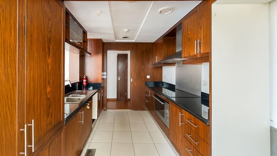 Skyline Sanctuary | Luxurious 3-Bedroom Apartment | Exceptional Amenities, picture 4