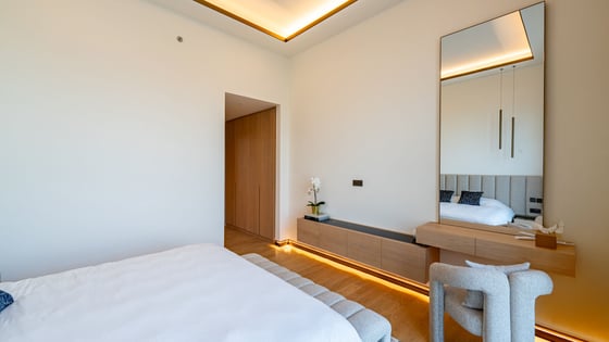 High-End Apartment on the Dubai Water Canal, picture 15