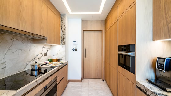 High-End Apartment on the Dubai Water Canal, picture 8