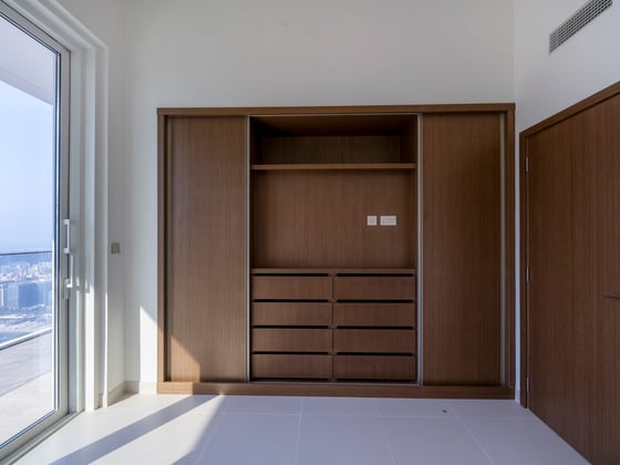 1 Level Below Penthouse, Marina and Full Palm View, picture 9