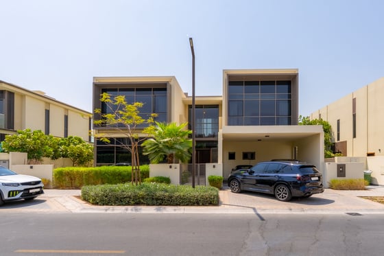 Refined Villa with a Private Pool in Dubai Hills, picture 41