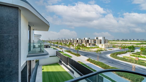 Luxurious Dubai Hills Villa with Golf Views, picture 1