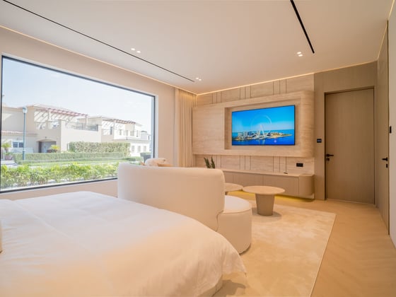Skyline Oasis | 4BR Luxury Villa | Jumeirah Golf, picture 13
