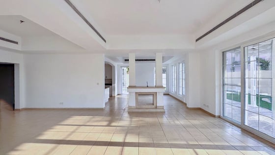 Great Condition Family Villa | Vacant | Landscaped, picture 3