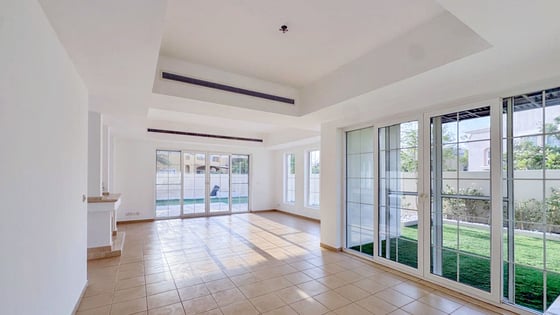 Great Condition Family Villa | Vacant | Landscaped, picture 2