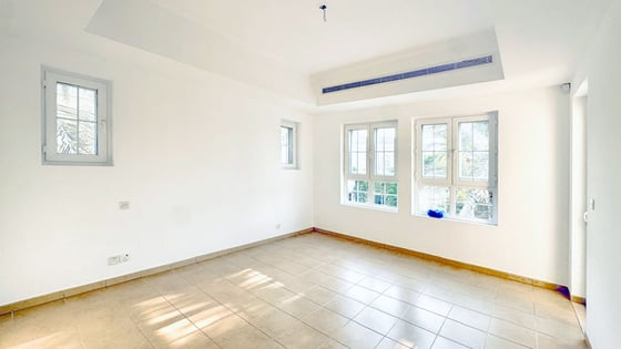 Great Condition Family Villa | Vacant | Landscaped, picture 9