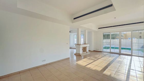 Great Condition Family Villa | Vacant | Landscaped, picture 4
