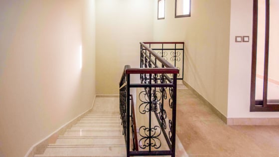 Exclusive Vacant Spacious 4BR Townhouse Single row, picture 8