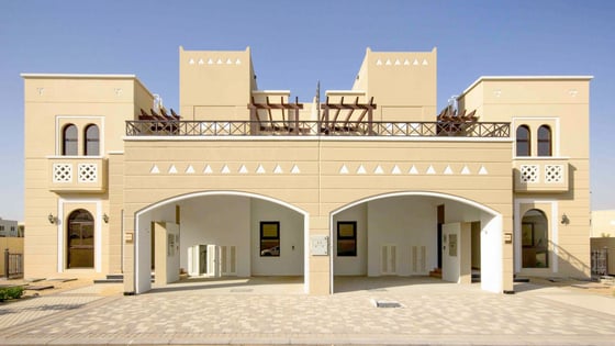 Exclusive Vacant Spacious 4BR Townhouse Single row, picture 1