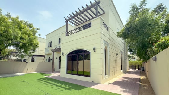 Exclusive Vacant Spacious 4BR Townhouse Single row, picture 2