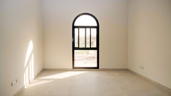 Exclusive Vacant Spacious 4BR Townhouse Single row, picture 5