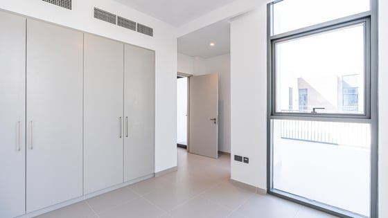 Exclusive Unit | Rented | Near Park & Clubhouse, picture 9