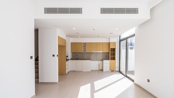 Exclusive Unit | Rented | Near Park & Clubhouse, picture 3