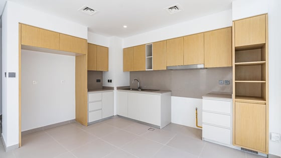 Exclusive Unit | Rented | Near Park & Clubhouse, picture 6