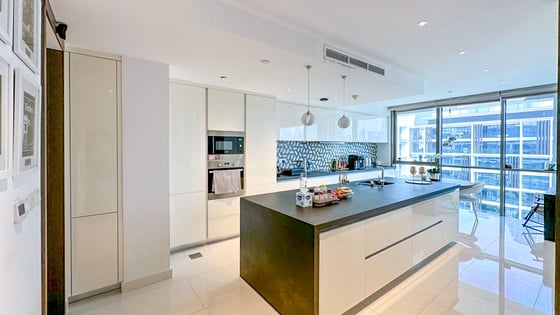Fully Upgraded | Burj Views | Vacant soon, picture 4