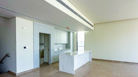 Classic Type | On the Lake | Near Handover, picture 3