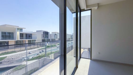 Classic Type | On the Lake | Near Handover, picture 11