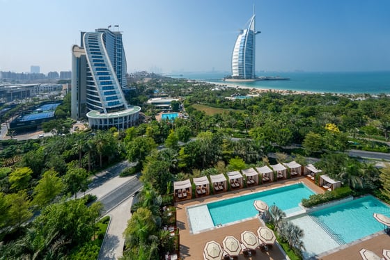 Panoramic Views of the Jumeirah Hotel’s Resorts, picture 7