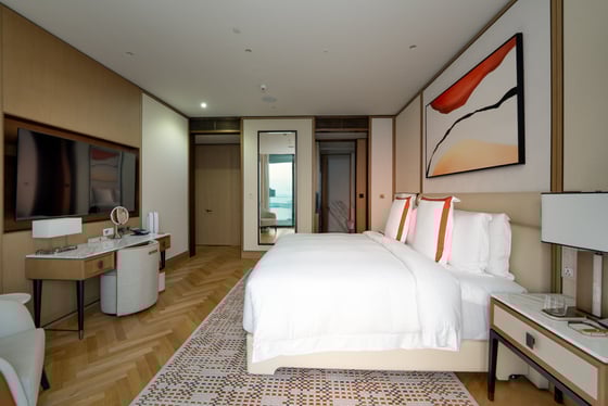 Panoramic Views of the Jumeirah Hotel’s Resorts, picture 28