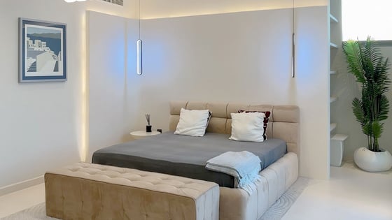 Stunning Duplex Penthouse with Panoramic Views, picture 13