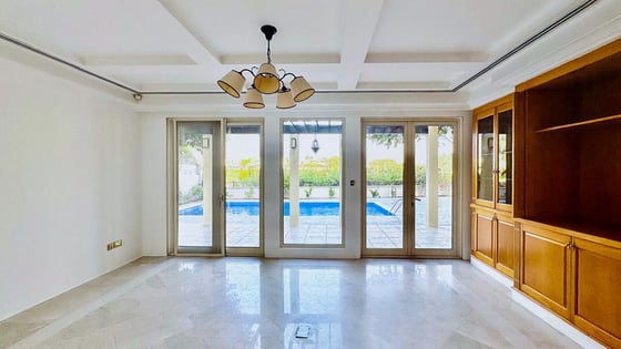 Tastefully upgraded 5BR | Pool | Golf Course, picture 4