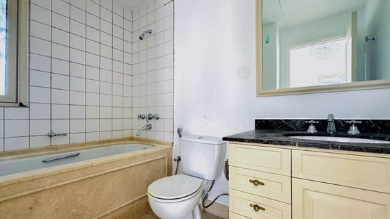 Tastefully upgraded 5BR | Pool | Golf Course, picture 9