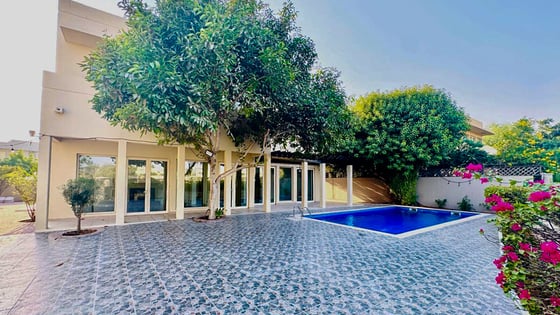 Tastefully upgraded 5BR | Pool | Golf Course, picture 1