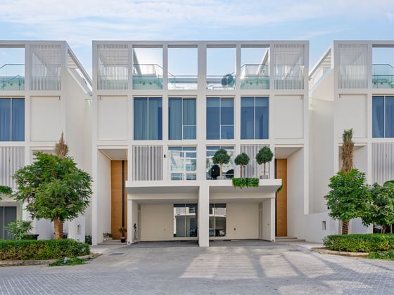 Brand New 4BR Townhouse | Plunge Pool | Single Row, picture 1
