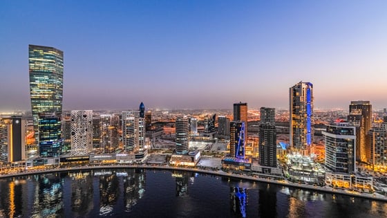 Signature Collection Peninsula Five I Canal &amp; Burj, picture 2