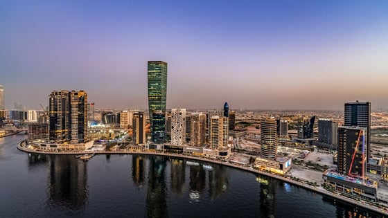 Signature Collection Peninsula Five I Canal &amp; Burj, picture 19