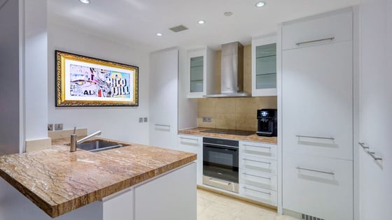 Best Views to the Fountain | Vacant | Furnished, picture 5