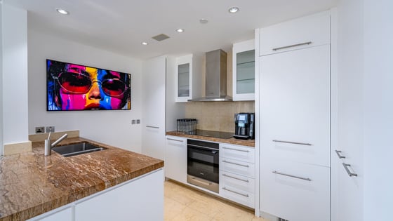 Best Views to the Fountain | Vacant | Furnished, picture 11