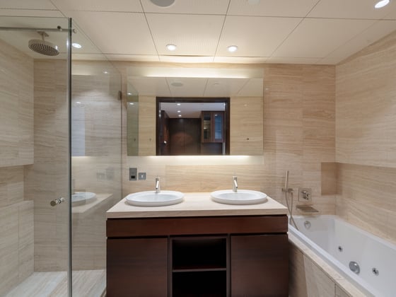 Skyline Luxury | High-Floor| Iconic Views, picture 18