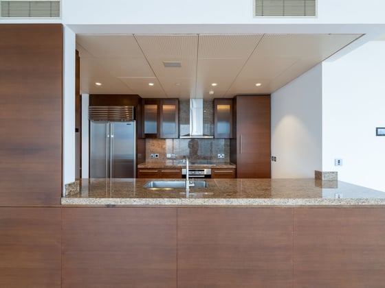 Skyline Luxury | High-Floor| Iconic Views, picture 5