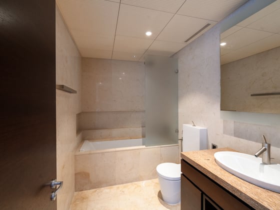 Skyline Luxury | High-Floor| Iconic Views, picture 16