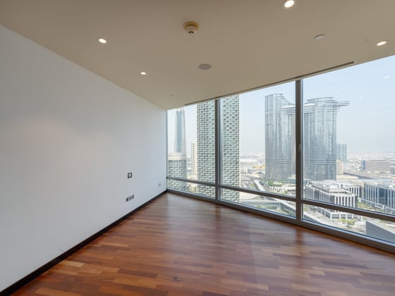 Skyline Luxury | High-Floor| Iconic Views, picture 7