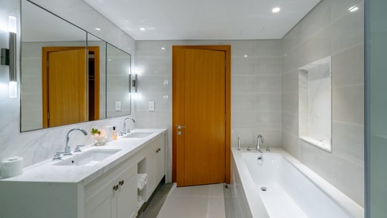 Furnished Downtown Living with Burj Khalifa Views, picture 17