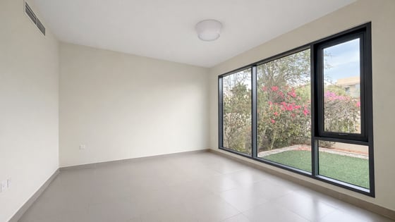 Skyline Elegance | 4BR Townhouse | Prime Spot, picture 5