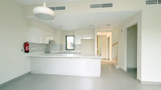 Skyline Elegance | 4BR Townhouse | Prime Spot, picture 3