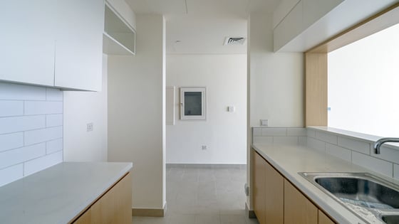 Stunning 2BR located in the heart of Creek Harbour, picture 6