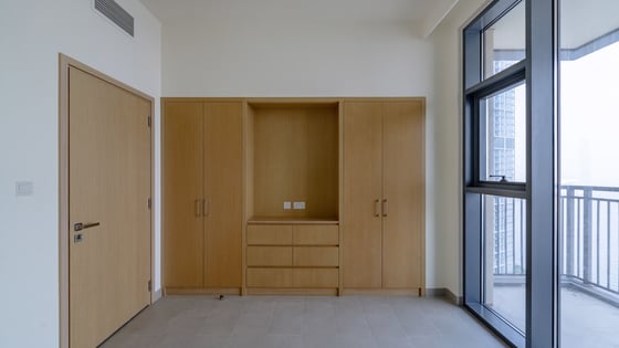 Stunning 2BR located in the heart of Creek Harbour, picture 9