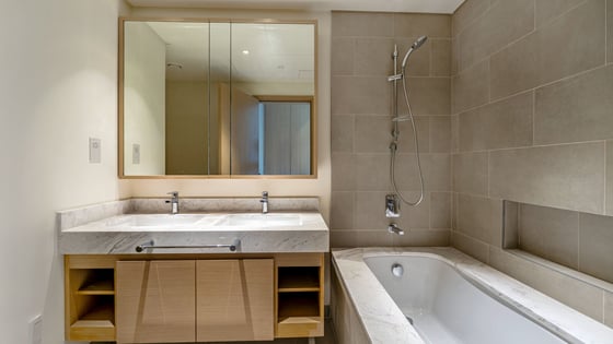 Stunning 2BR located in the heart of Creek Harbour, picture 13