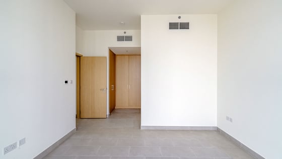 Stunning 2BR located in the heart of Creek Harbour, picture 11