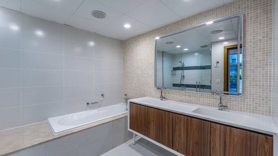 Elegant 1-Bed w Study | Private Garden | Tenanted, picture 14