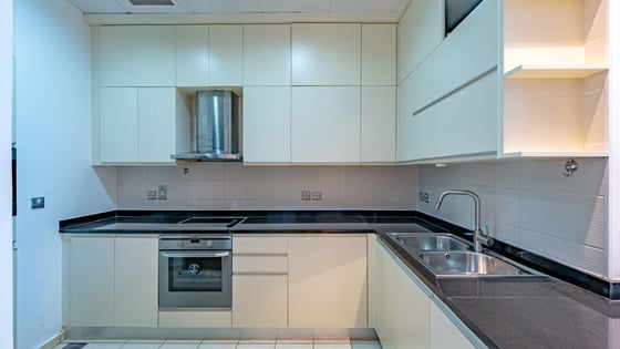 Elegant 1-Bed w Study | Private Garden | Tenanted, picture 7