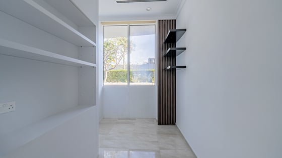 Elegant 1-Bed w Study | Private Garden | Tenanted, picture 10